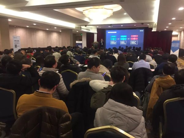 携手云行，致远未来
