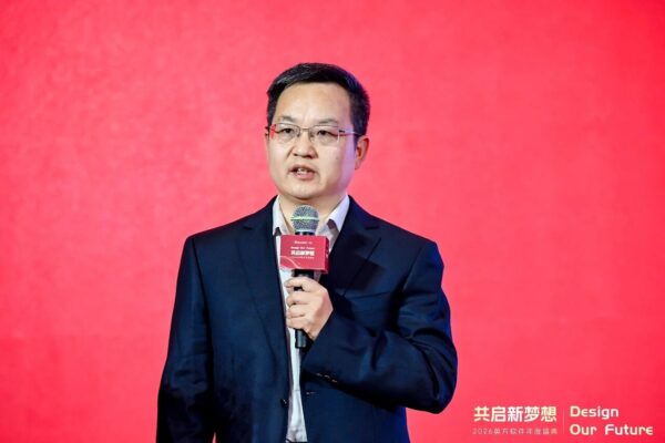 英方软件副总经理兼CTO周华Canoe发表了《绽放・盛开》的精彩演讲