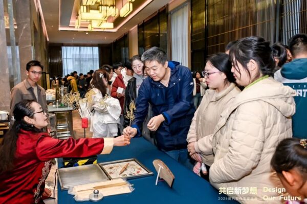 英方软件的员工糖画试吃