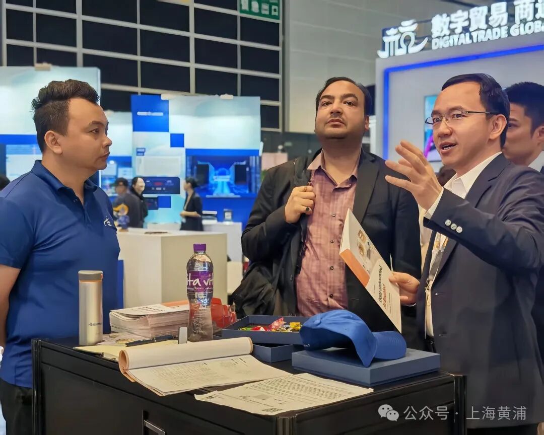 英方软件董事长胡军擎告诉记者今年在市区两级政府支持下再度赴港希望让黄浦科创成果走向更广阔的全球市场